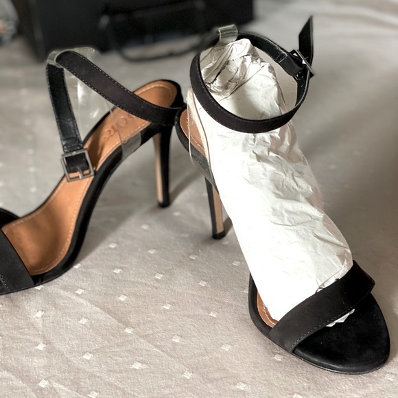 Heels - Picture 4 of 8